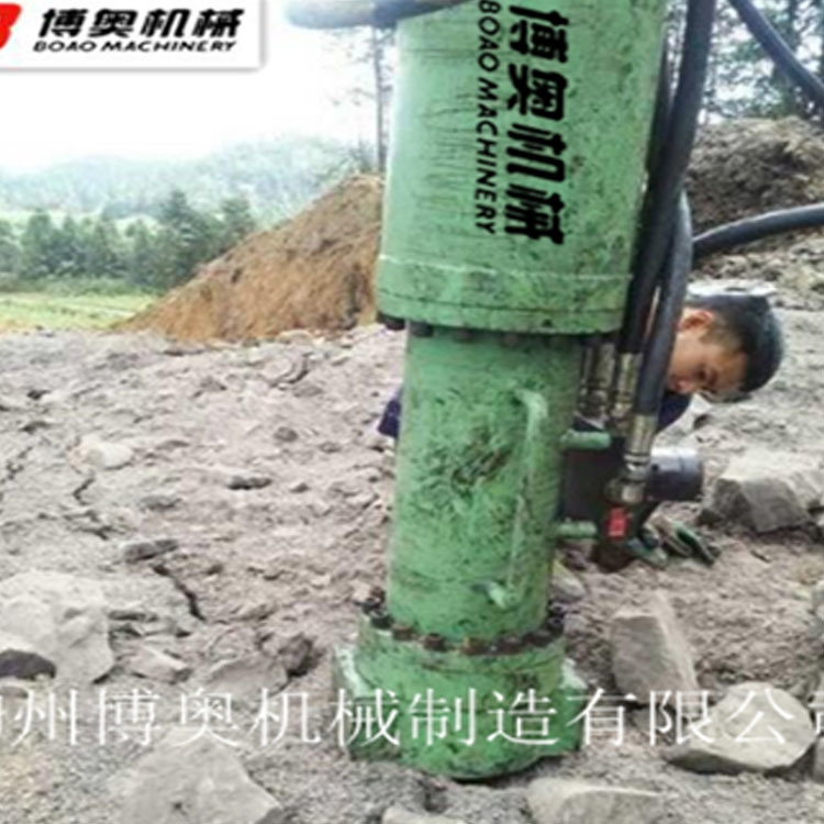 咸阳尔易金属制造集团(5G网站)大(dà)型機載(zai)岩石劈(pi)裂機