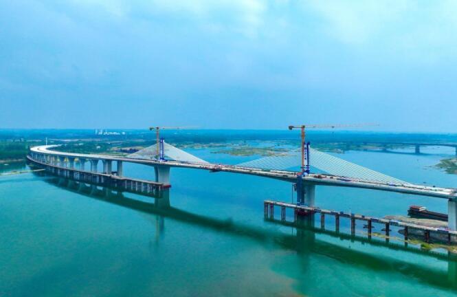 河谷(gǔ)大橋預計10月具(jù)備通車條件