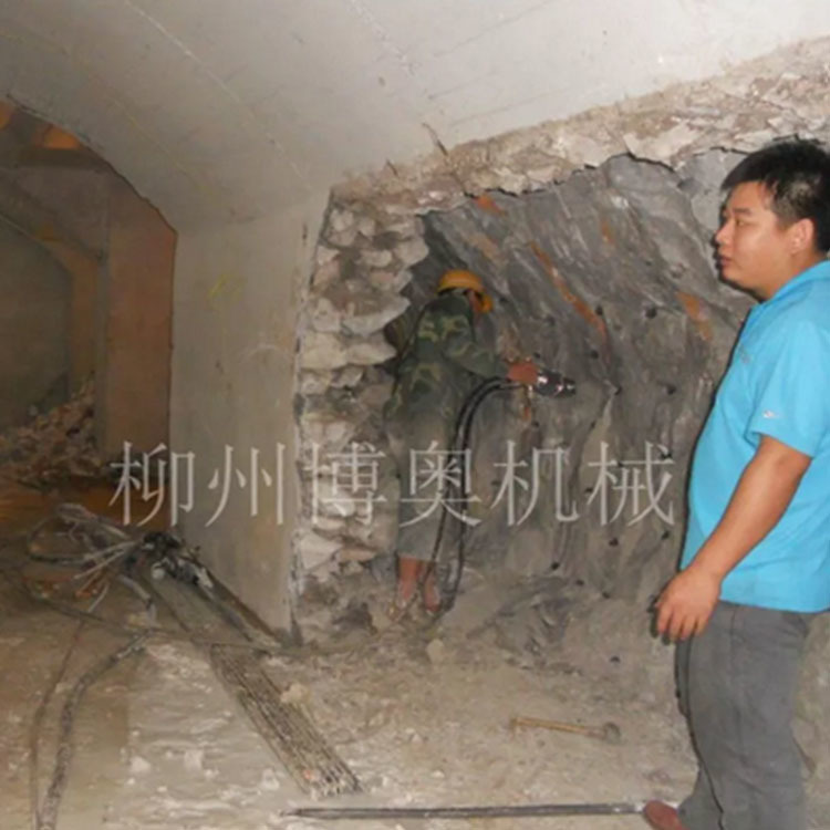 實用(yong)的洞采液壓劈(pi)裂機