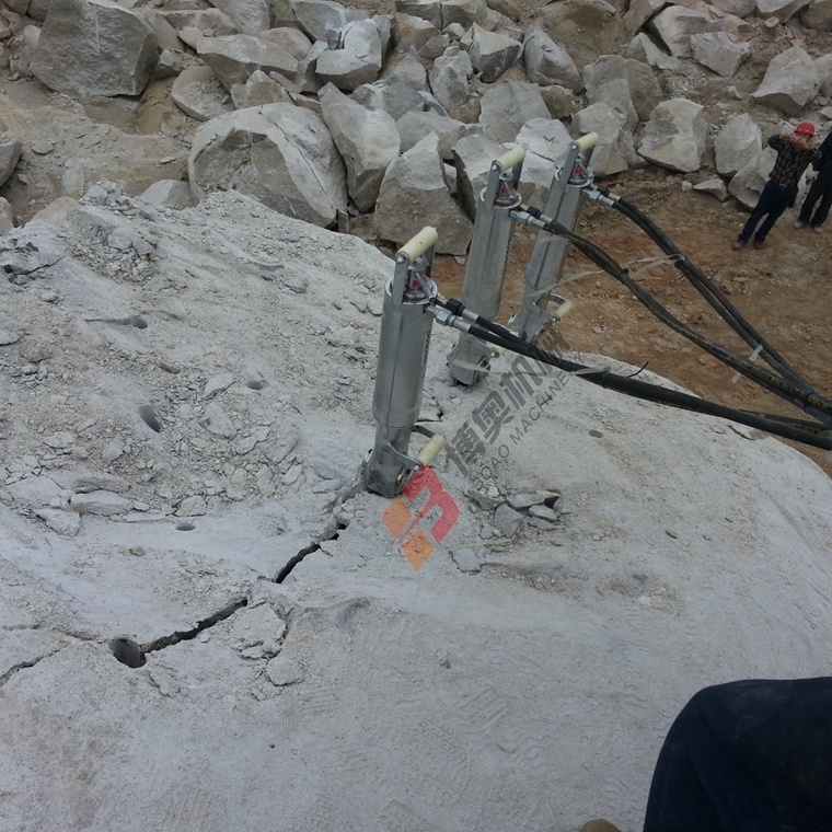 咸阳尔易金属制造集团(5G网站)FL90A手動(dòng)岩石劈(pi)裂機