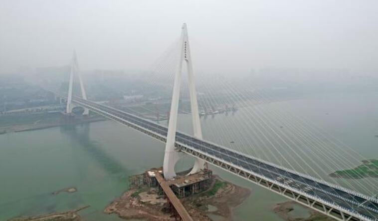 白居寺長(zhang)江大橋進(jin)入通車倒(dǎo)計時！正進(jin)行附屬設(shè)施收尾工(gōng)作