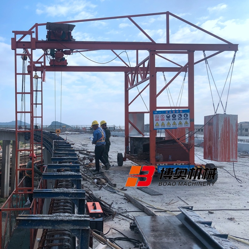 橋梁防撞(zhuang)牆護欄模闆(pan)安全施工車(che)