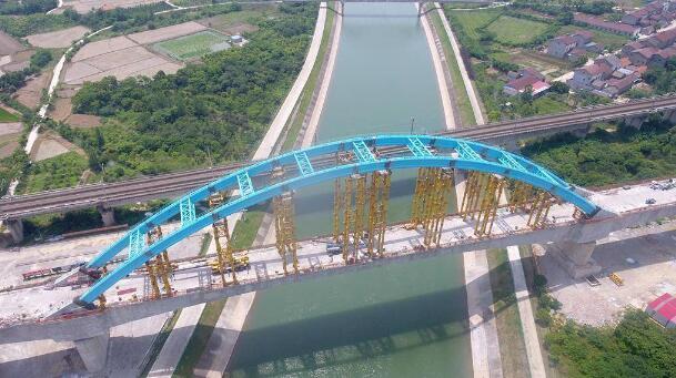 荊荊鐵路最(zui)長橋梁江漢(hàn)運河特大橋(qiáo)建成