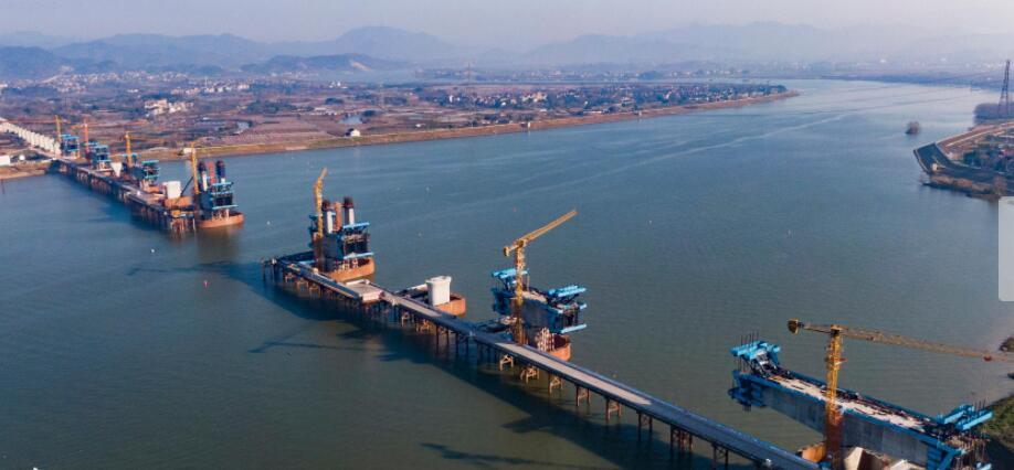 浙江金華蘭江(jiang)特大橋進入上(shang)部梁體施工