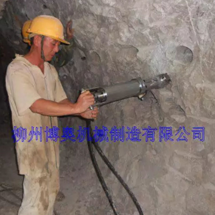實用的洞(dong)采液壓劈裂機(ji)