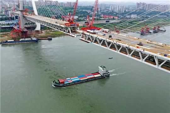 最後7.5米(mǐ)！白居寺長江(jiang)大橋将合龍(long)