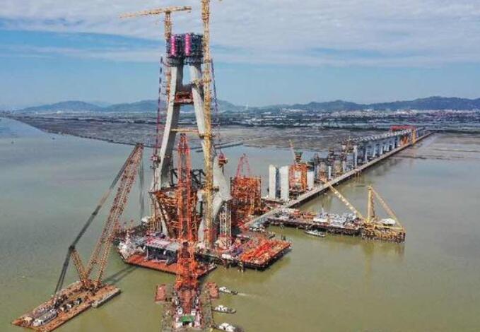 牛田洋(yang)特大橋(qiáo)主橋首(shou)節段鋼(gang)梁成功(gōng)架設，預(yu)計明年(nián)年中主(zhǔ)橋合龍(lóng)