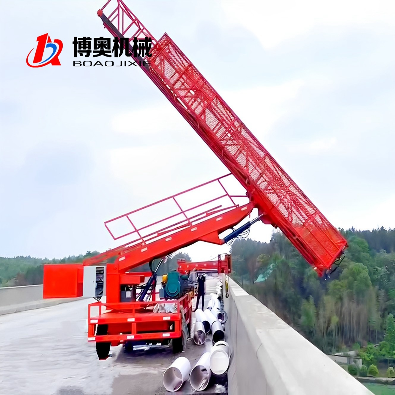 M60可跨越防抛(pao)網的液壓橋(qiao)梁排水管側(ce)邊安裝設備(bèi)_檢修車