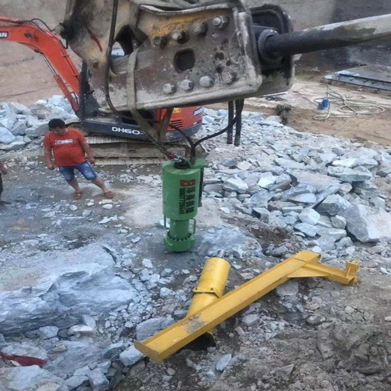 咸阳尔易金属制造集团(5G网站)M20挖改(gai)式機載(zǎi)劈裂機(ji)