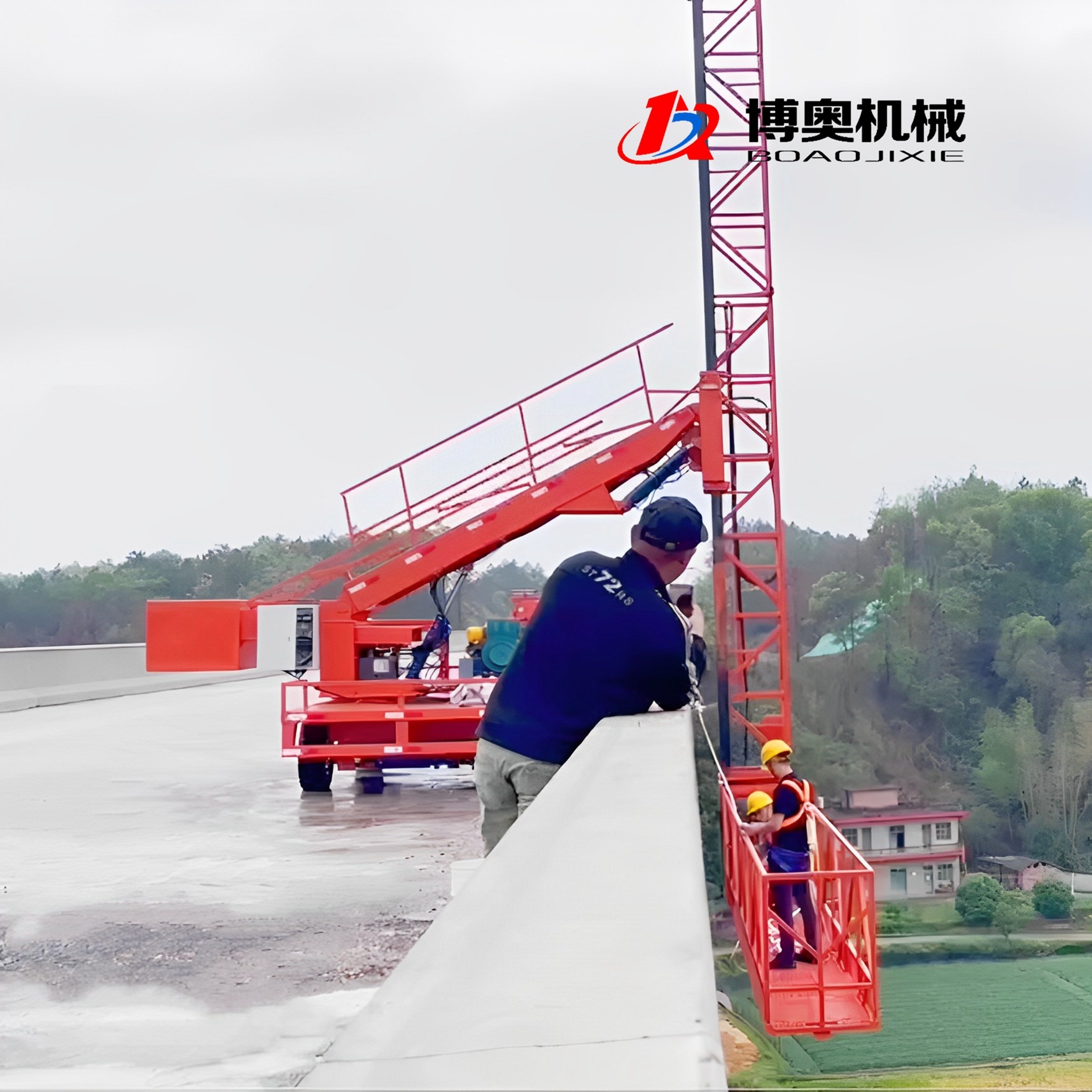 M60可(ke)跨越防抛網(wang)的液壓橋梁(liáng)排水管側邊(biān)安裝設備_檢(jiǎn)修車