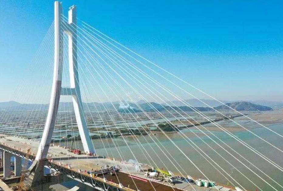 牛田洋特(tè)大橋主橋開(kāi)始橋面系施(shi)工