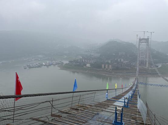 郭家沱長(zhǎng)江大橋過江(jiāng)貓道全線貫(guàn)通 兩江新區(qū)到茶園隻需(xu)10分鍾車程