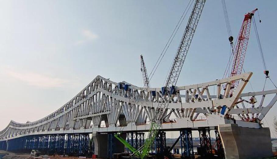 衢州智慧(hui)島景觀橋項目西(xi)橋主橋南北兩岸(àn)正式貫通