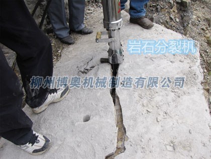 岩石(shi)劈裂機解(jie)決安徽采(cǎi)石難題/劈(pi)裂機價格(ge)