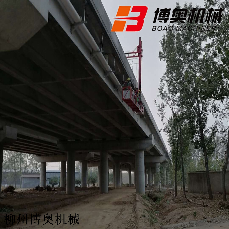 橋(qiao)梁PVC排水(shui)管安裝(zhuang)設備現(xiàn)場圖片(piàn)