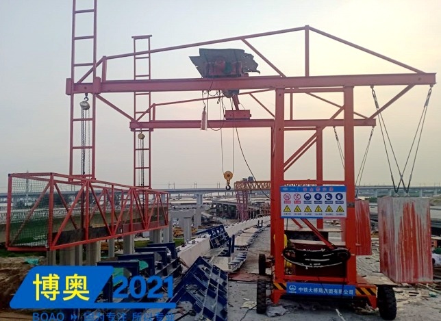 新型(xing)橋梁防撞牆模(mó)闆施工台車