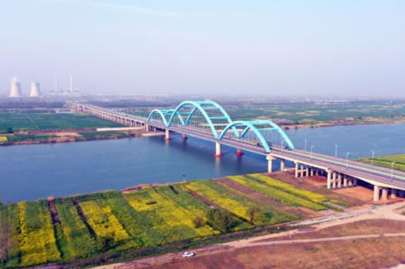 淮南孔(kong)李淮河(he)大橋摘(zhāi)得我國(guo)公路建(jian)設最高(gāo)質量獎(jiǎng)項“李春(chun)獎”