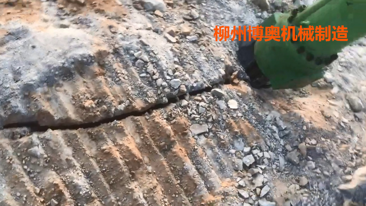 劈石(shí)機廠家(jiā)供應專(zhuan)業破硬(yìng)石頭