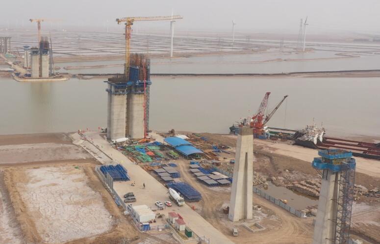 世界第(dì)一跨徑(jìng)梁橋套(tao)爾河特(te)大橋零(líng)号塊完(wan)成首次(ci)澆築